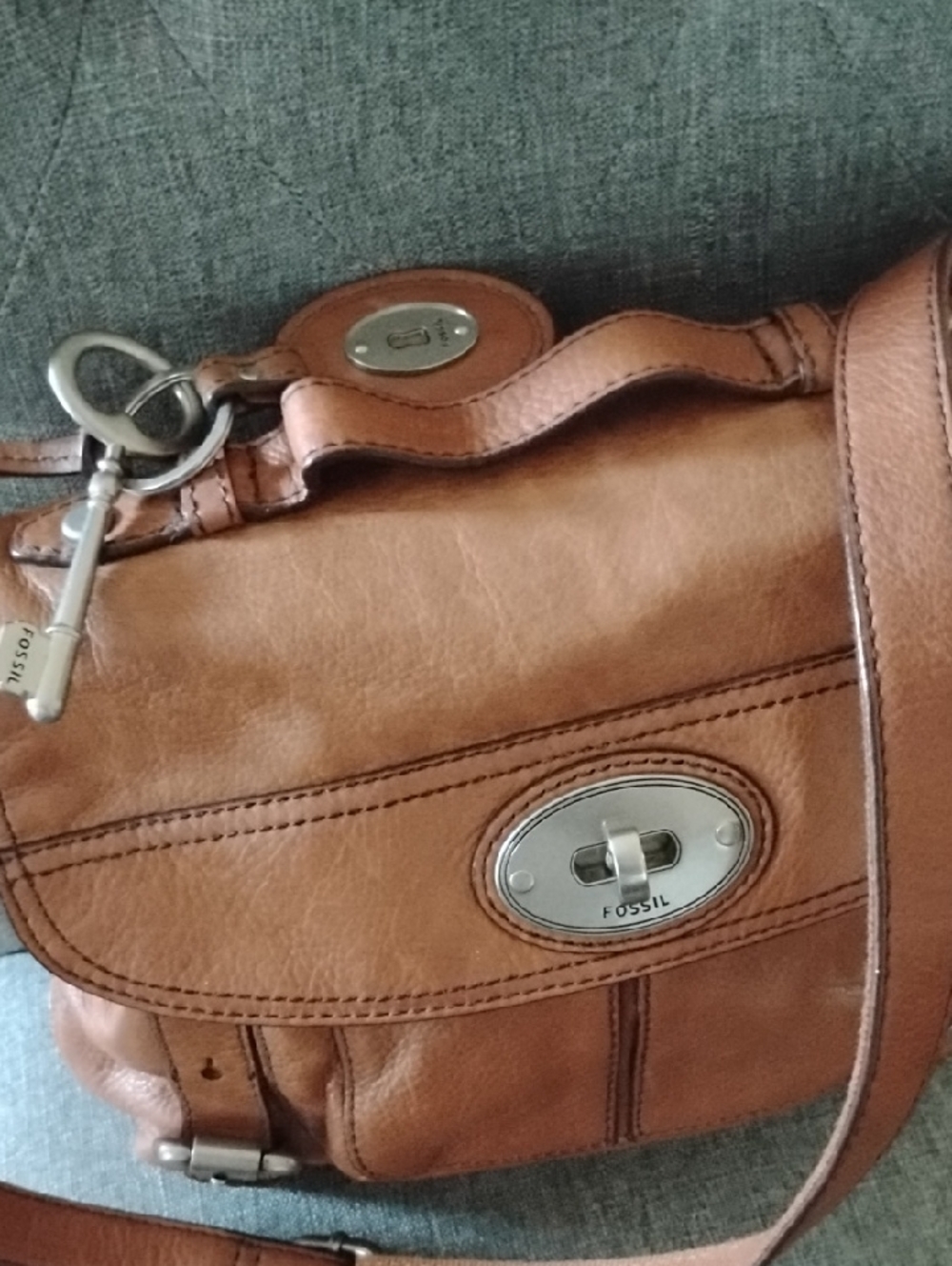 Fossil Tan Leather Turn-Lock Crossbody Bag - Picture 3 of 6